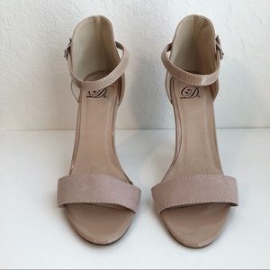 EUC Derek Heart Nude Patent & Suede Heels 6 1/2